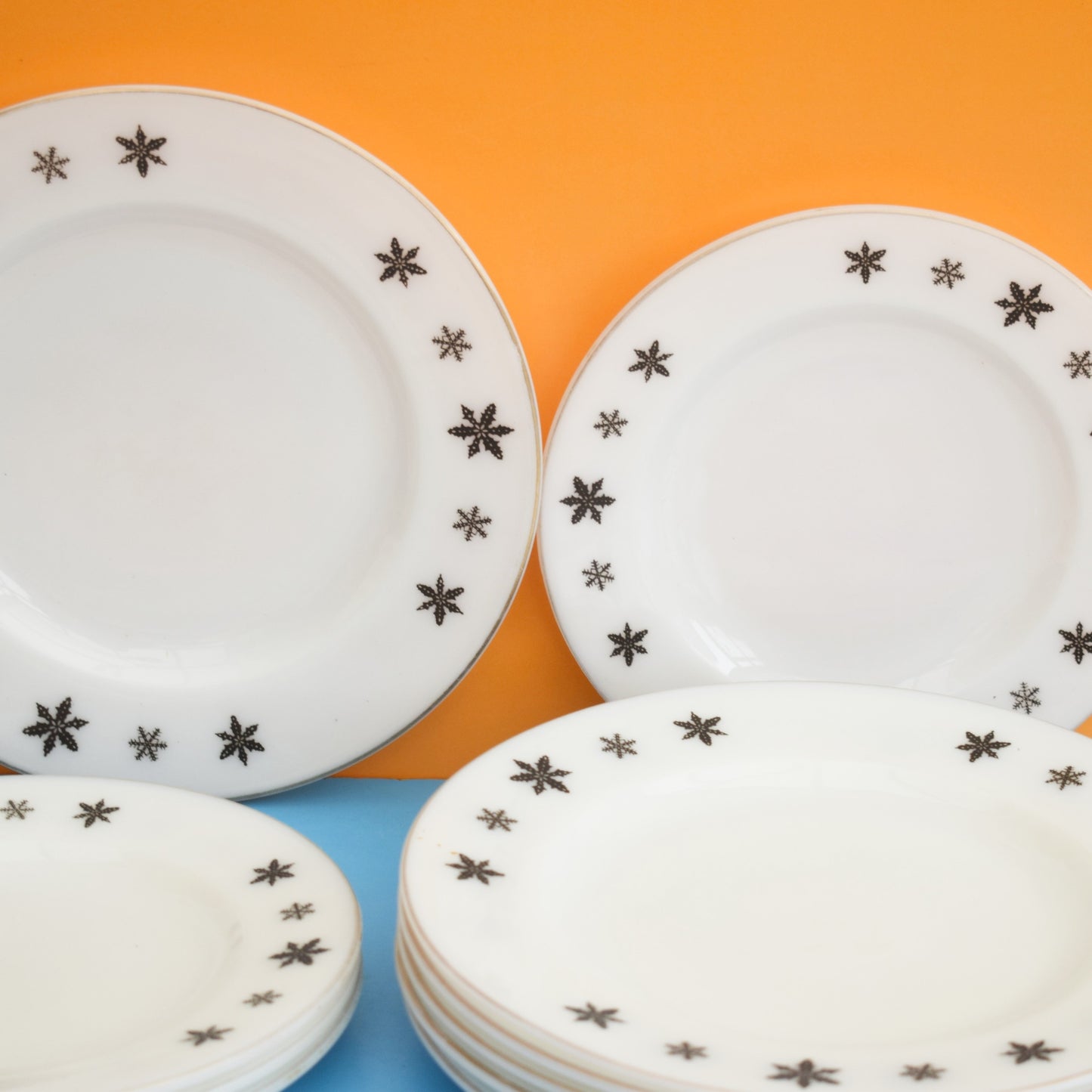 Vintage 1960s Pyrex Glass - Plates - Snowflake - Monochrome