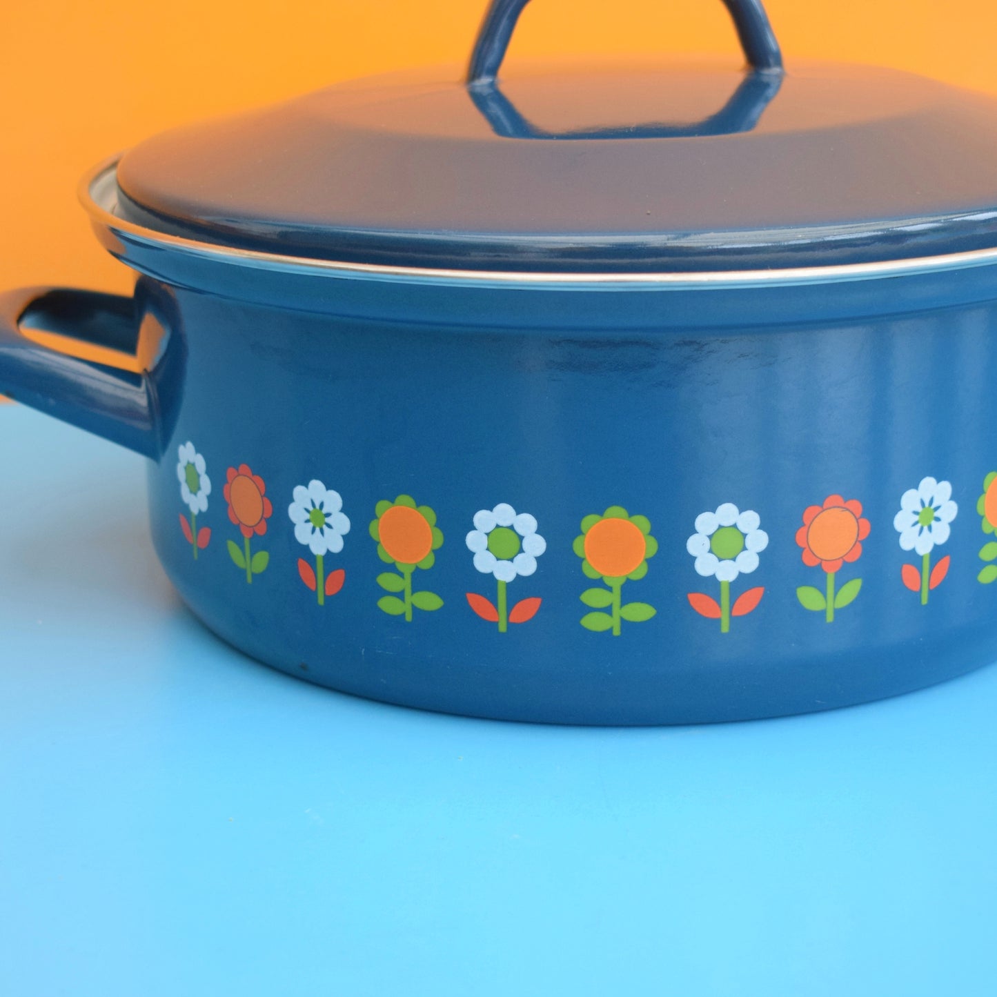 Vintage 1960s Enamel Casserole - Teal Flower Power