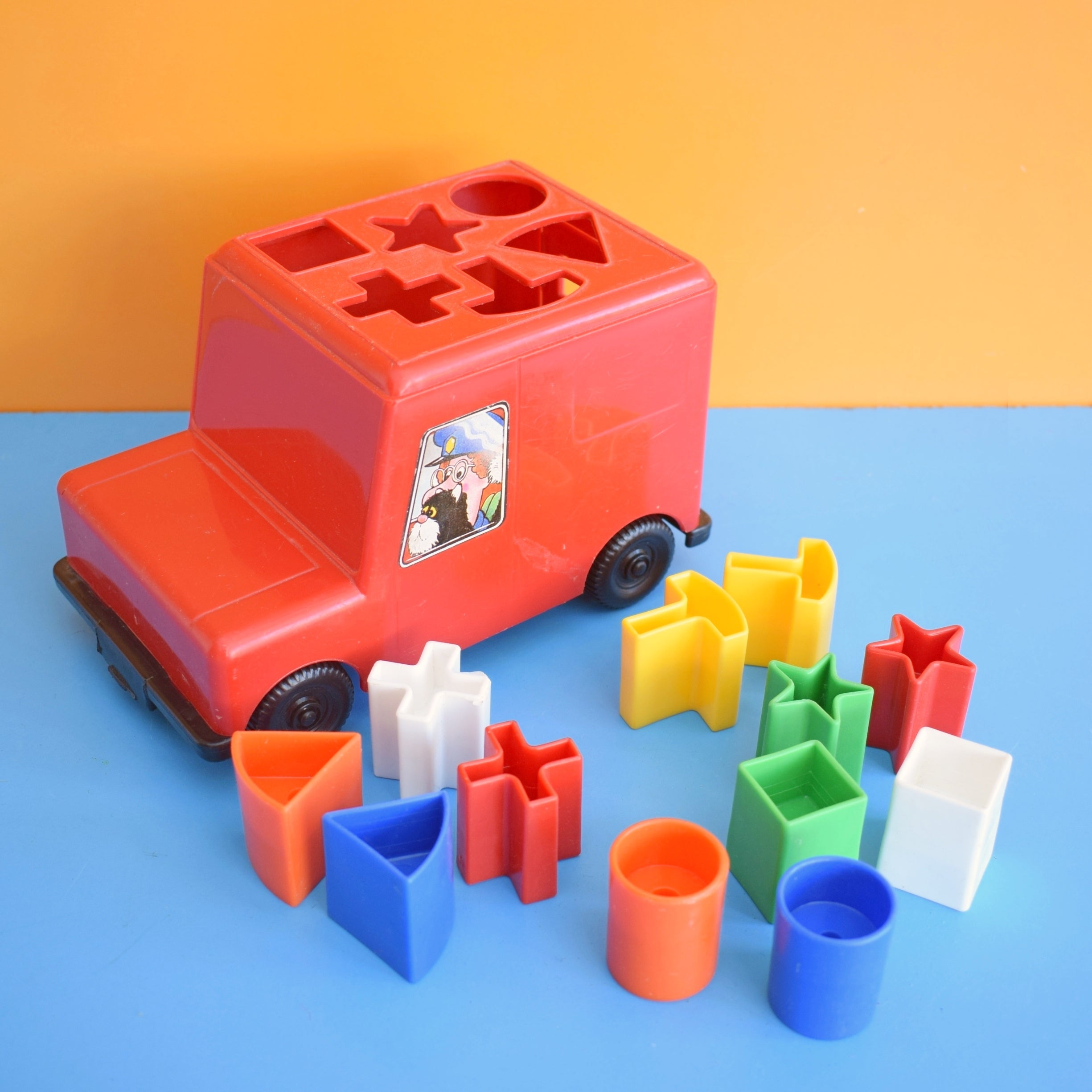 Vintage 1980s Postman Pat Toy- Shape Sorter – Pineapple Retro