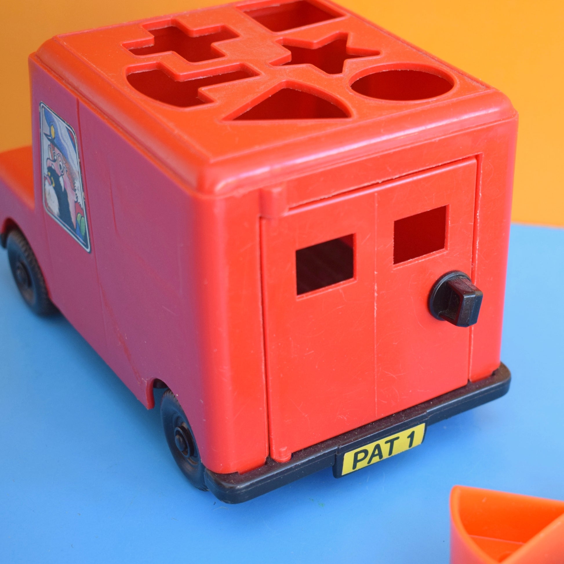 Vintage 1980s Postman Pat Toy- Shape Sorter – Pineapple Retro