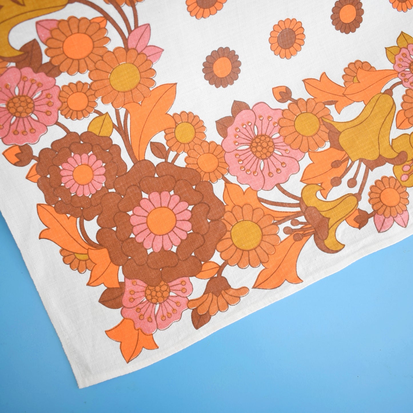 Vintage 1970s Tablecloth / Napkin Boxed Set - Sultan - Columbine