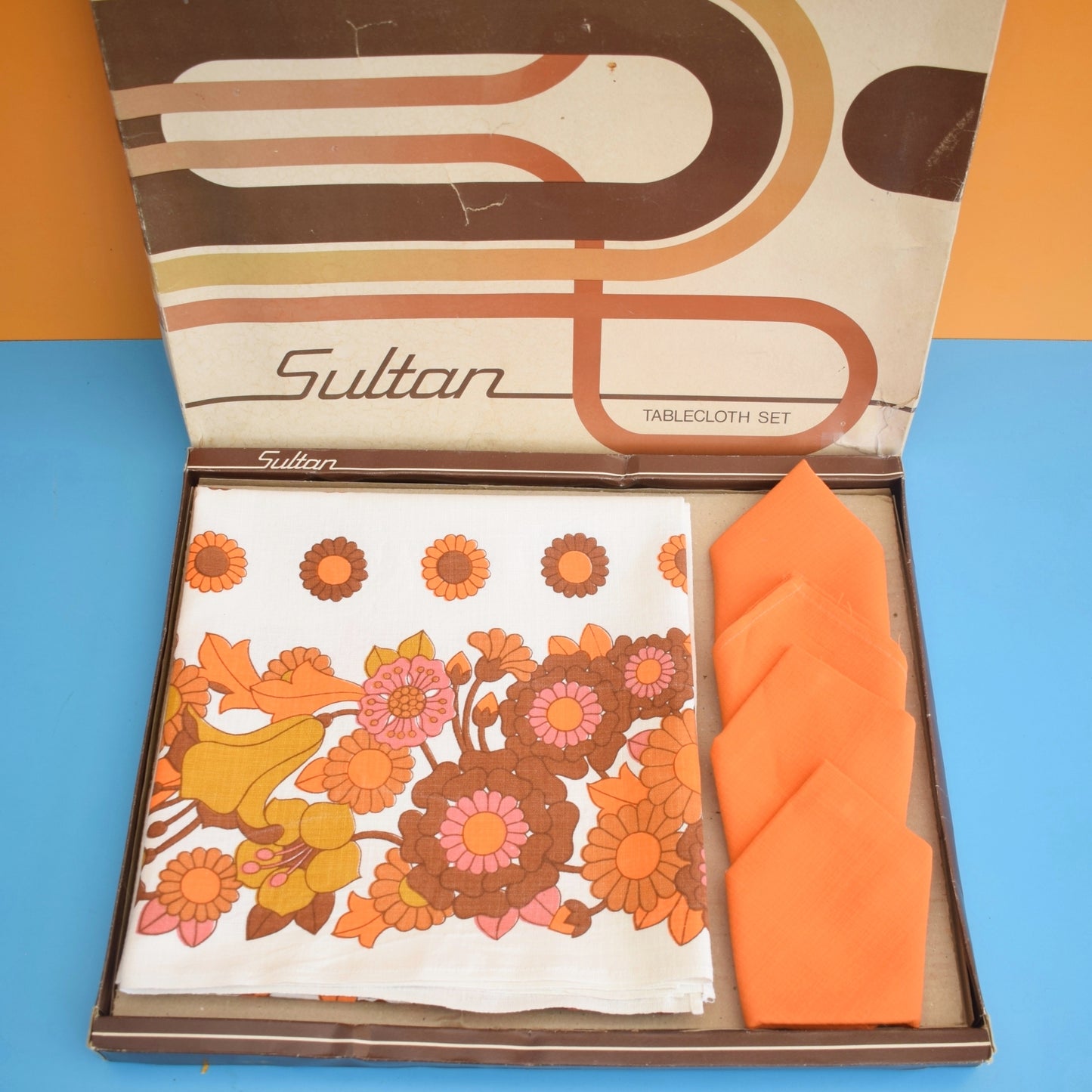 Vintage 1970s Tablecloth / Napkin Boxed Set - Sultan - Columbine