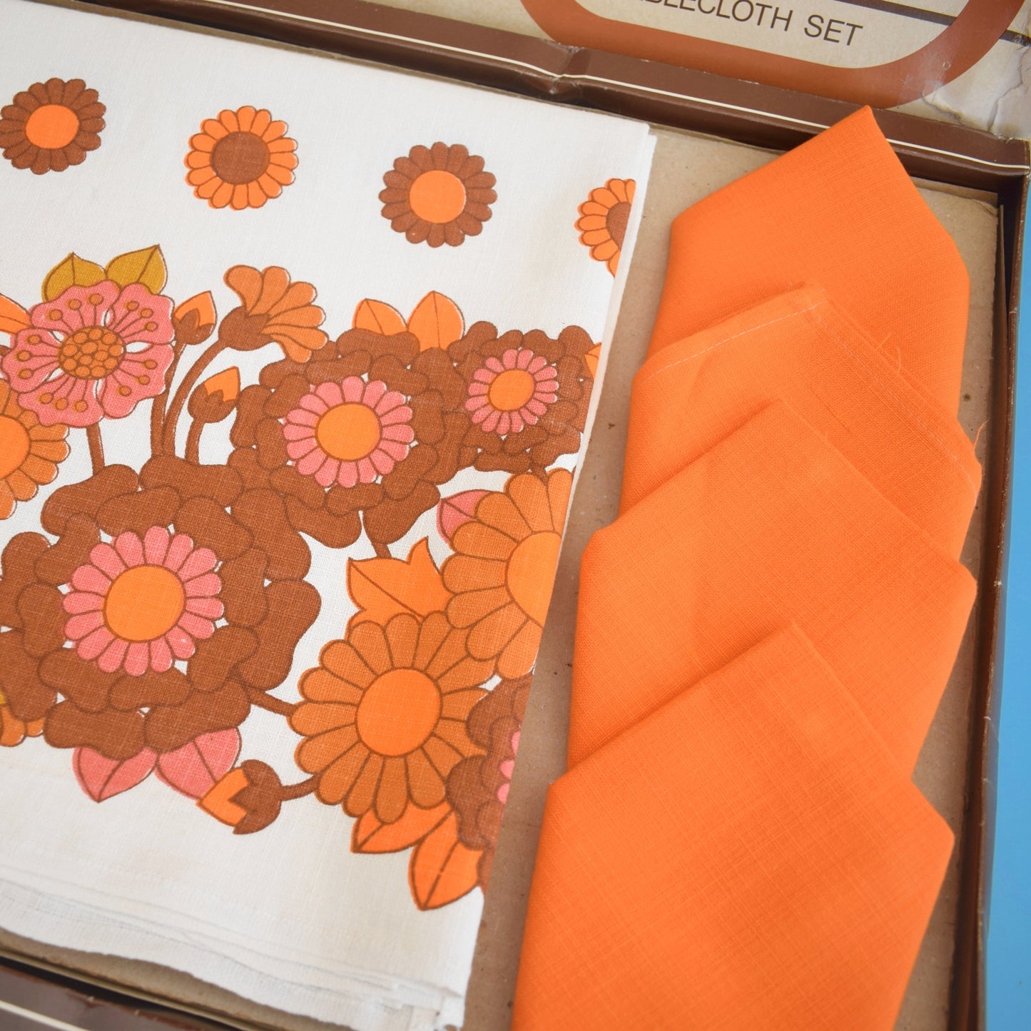 Vintage 1970s Tablecloth / Napkin Boxed Set - Sultan - Columbine