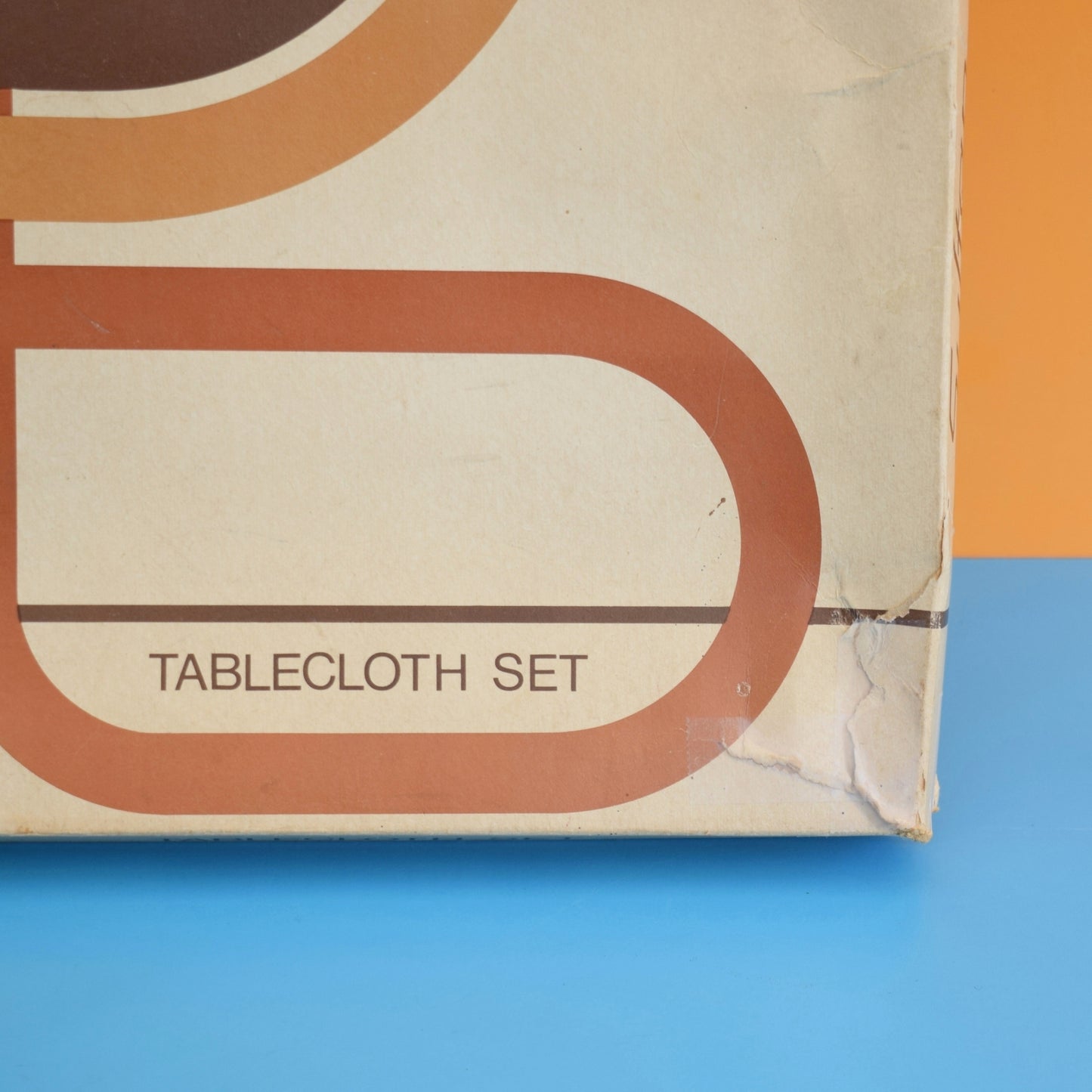 Vintage 1970s Tablecloth / Napkin Boxed Set - Sultan - Columbine