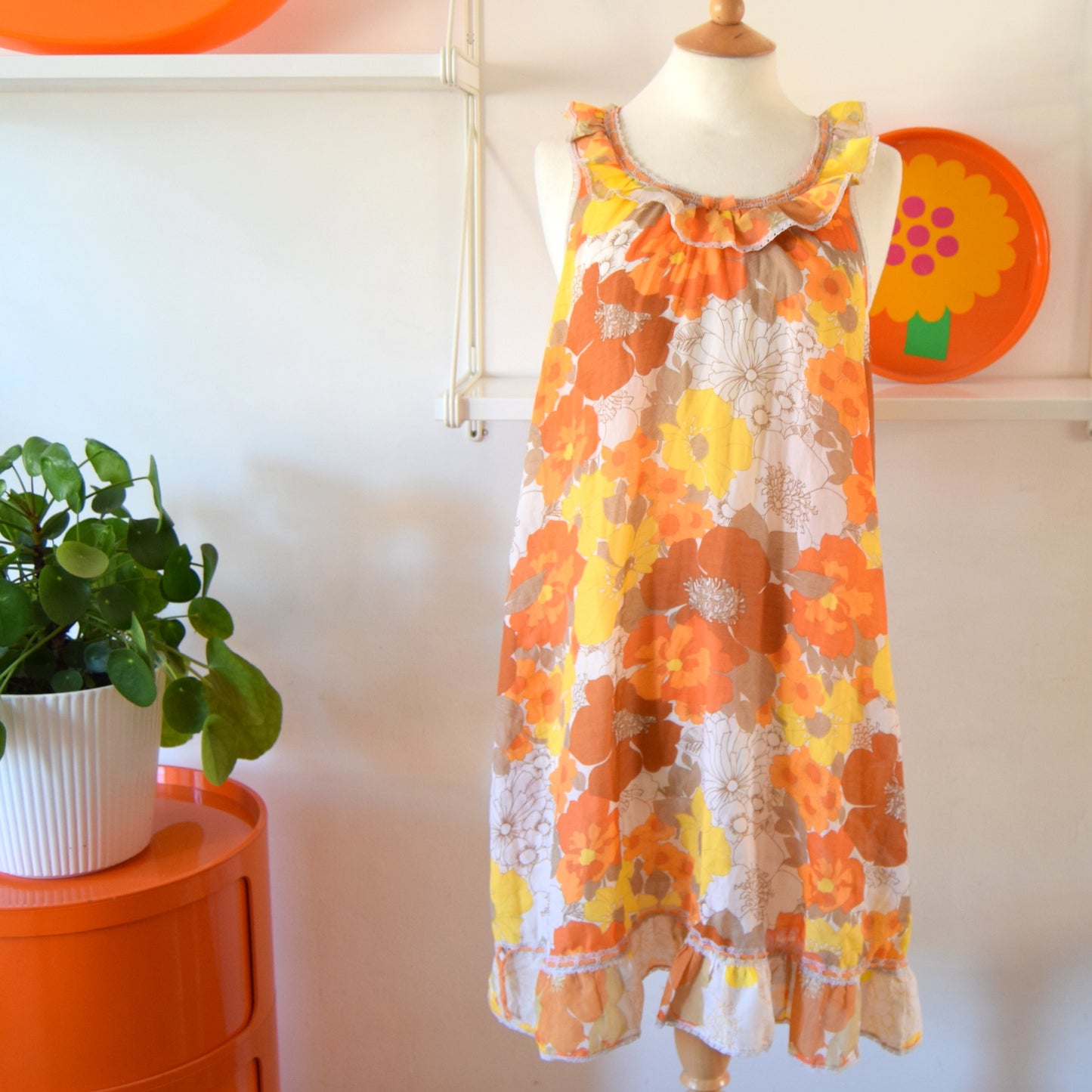 Vintage 1960s Dress / Nightie - Flower Power - Size 12-14 Orange