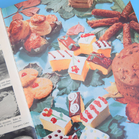 Vintage 1950s The Book Of Good Housekeeping / Cookery Compendium