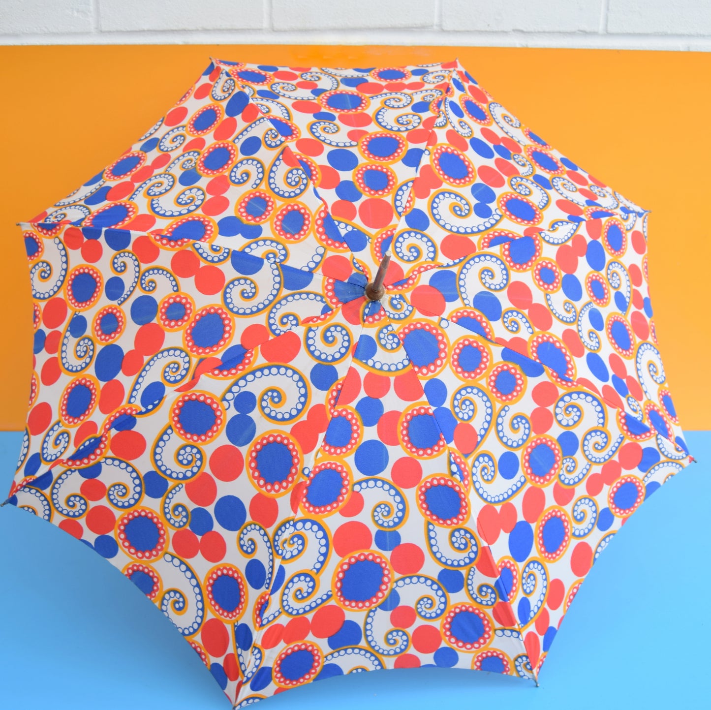 Vintage 1970s Small Umbrella / Parasol - Octopus Tentacles / Swirls
