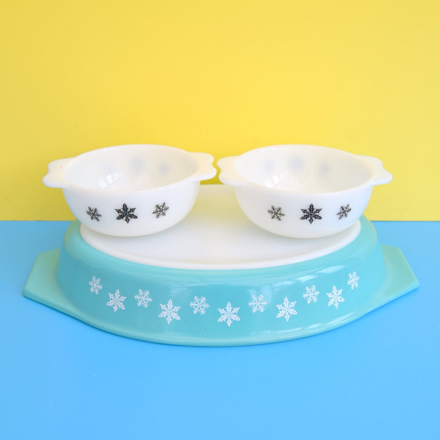 Vintage 1950s Pyrex Pieces- Snowflake Oval Casserole / Small Bowls