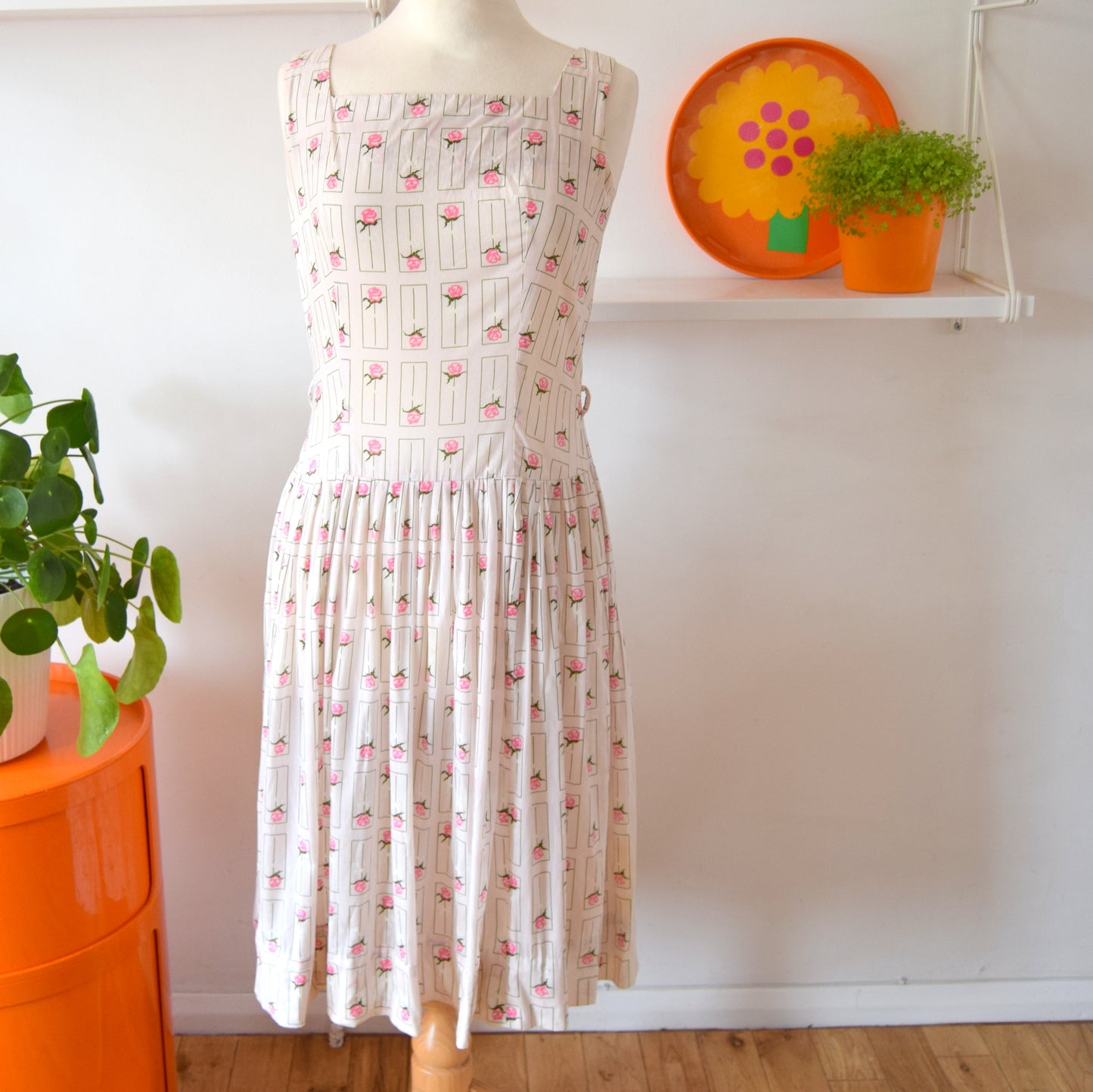 Vintage 1950s Pretty Fit & Flare Dress - Roses - Pink -  size 12 ish