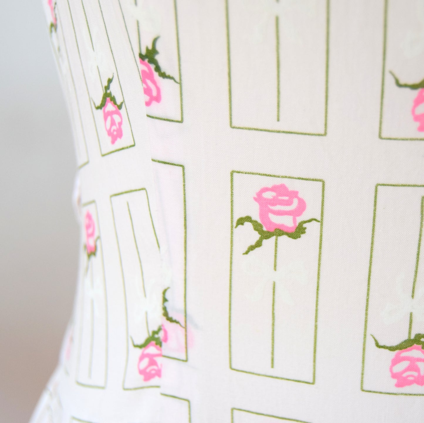 Vintage 1950s Pretty Fit & Flare Dress - Roses - Pink -  size 12 ish