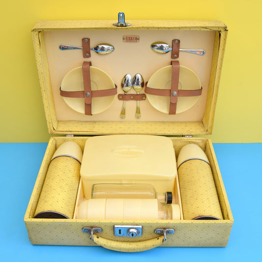 Vintage 1950s Sirram Picnic Set For 4 - Yellow Stars