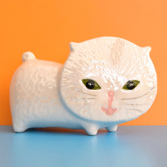Vintage 1950s Pearlescent Flat Faced Cat Figure - White