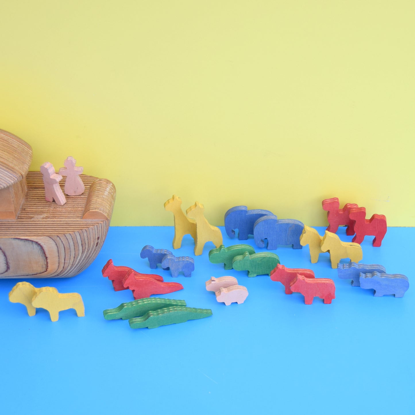 Vintage 1970s Wooden Noah's Arc & Animals - Classic Toy