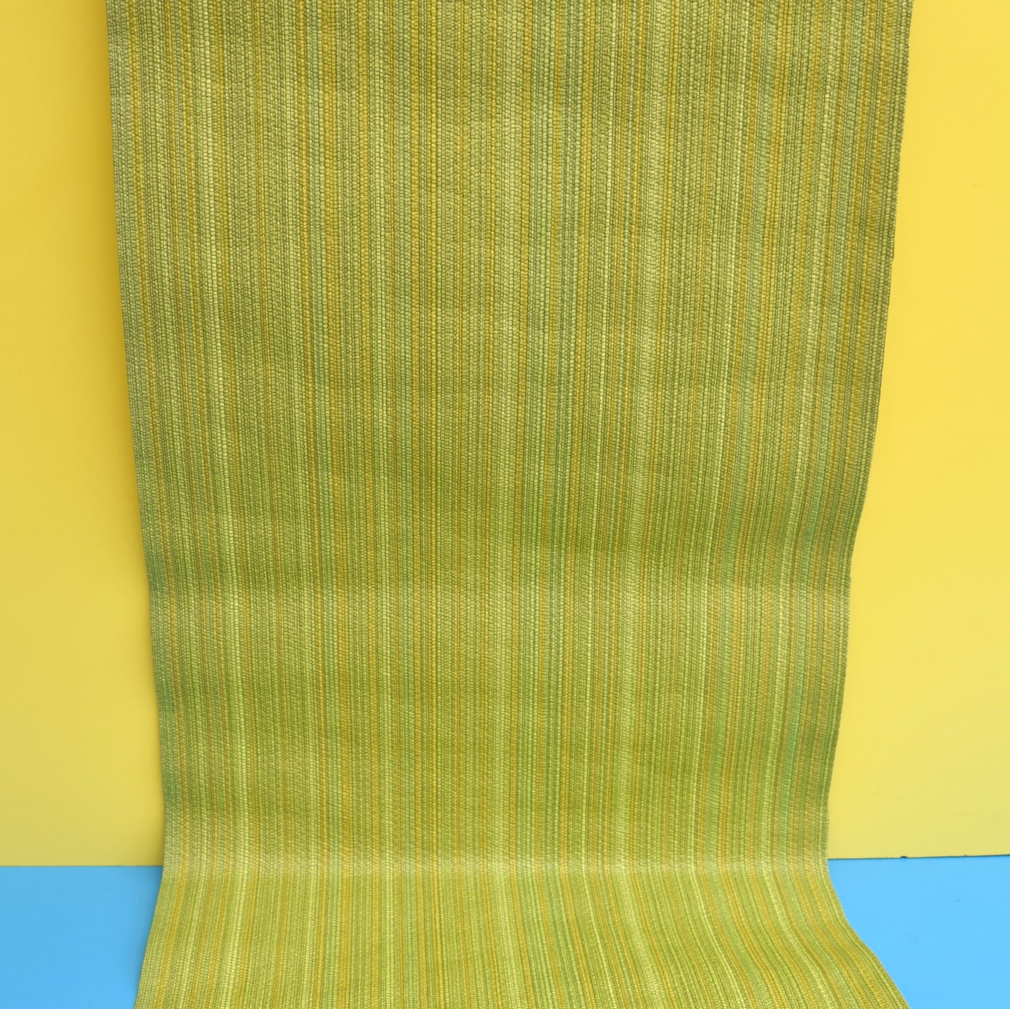 Vintage 1960s Textured Wallpaper - Reptile Esk - Green