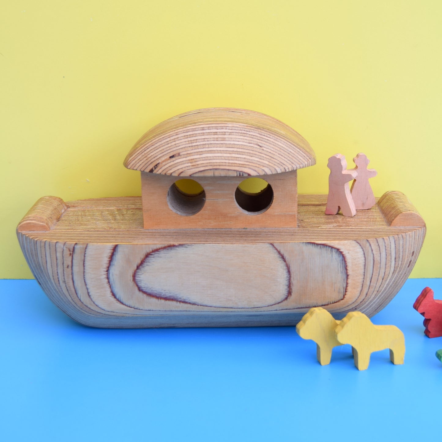 Vintage 1970s Wooden Noah's Arc & Animals - Classic Toy