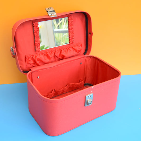 Vintage 1960s Vinyl Vanity Case & Key - Red