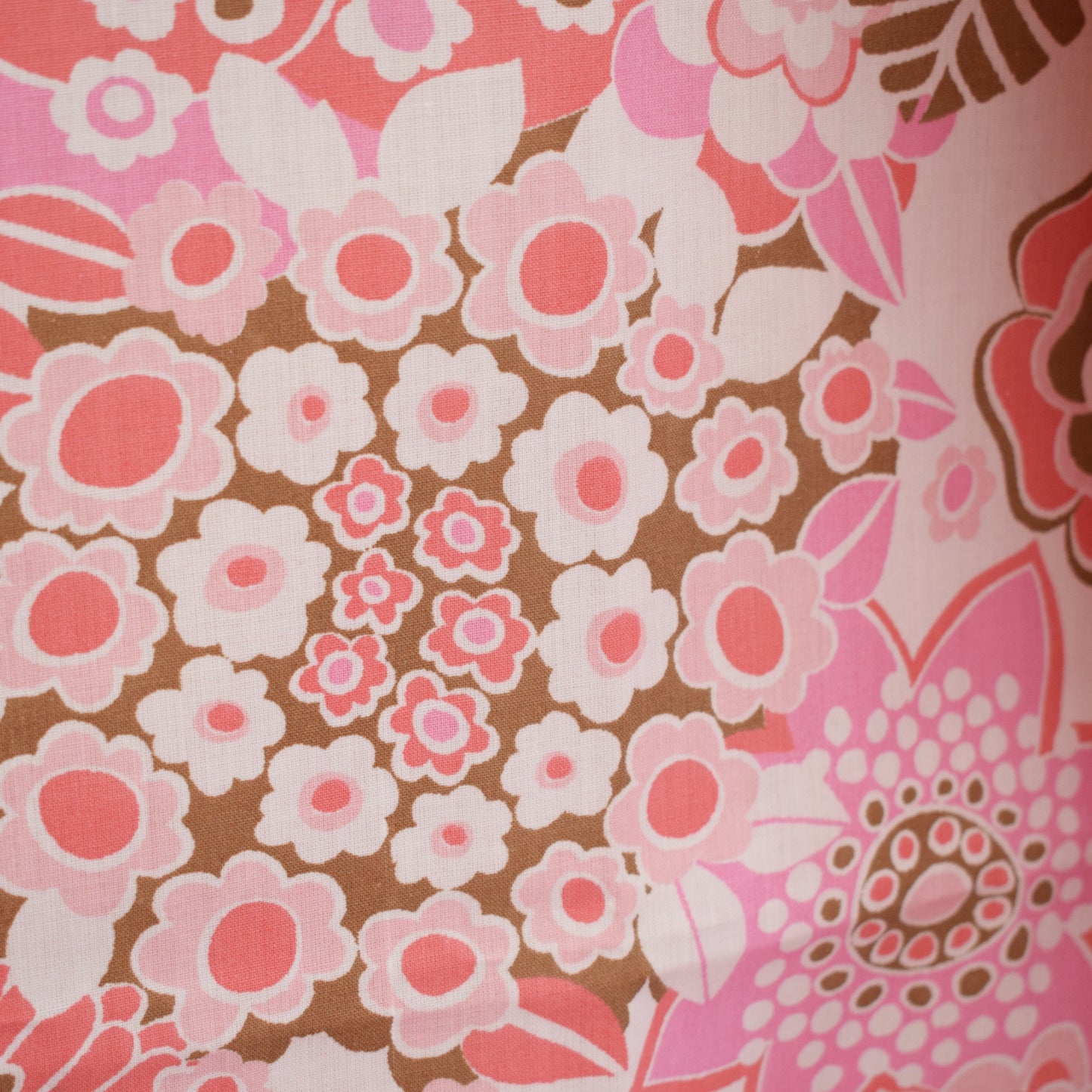 Vintage 1970s Sheet / Fabric - Flower Power - Pink