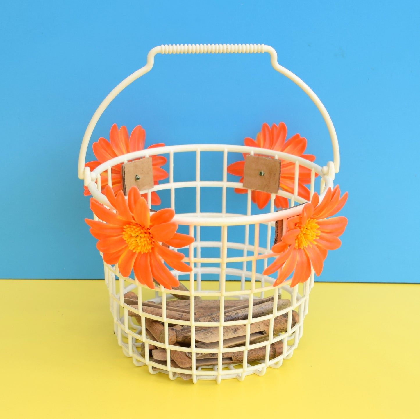 Vintage 1960s Peg Basket & Wooden Dolly Pegs / Storage - Orange flower Power
