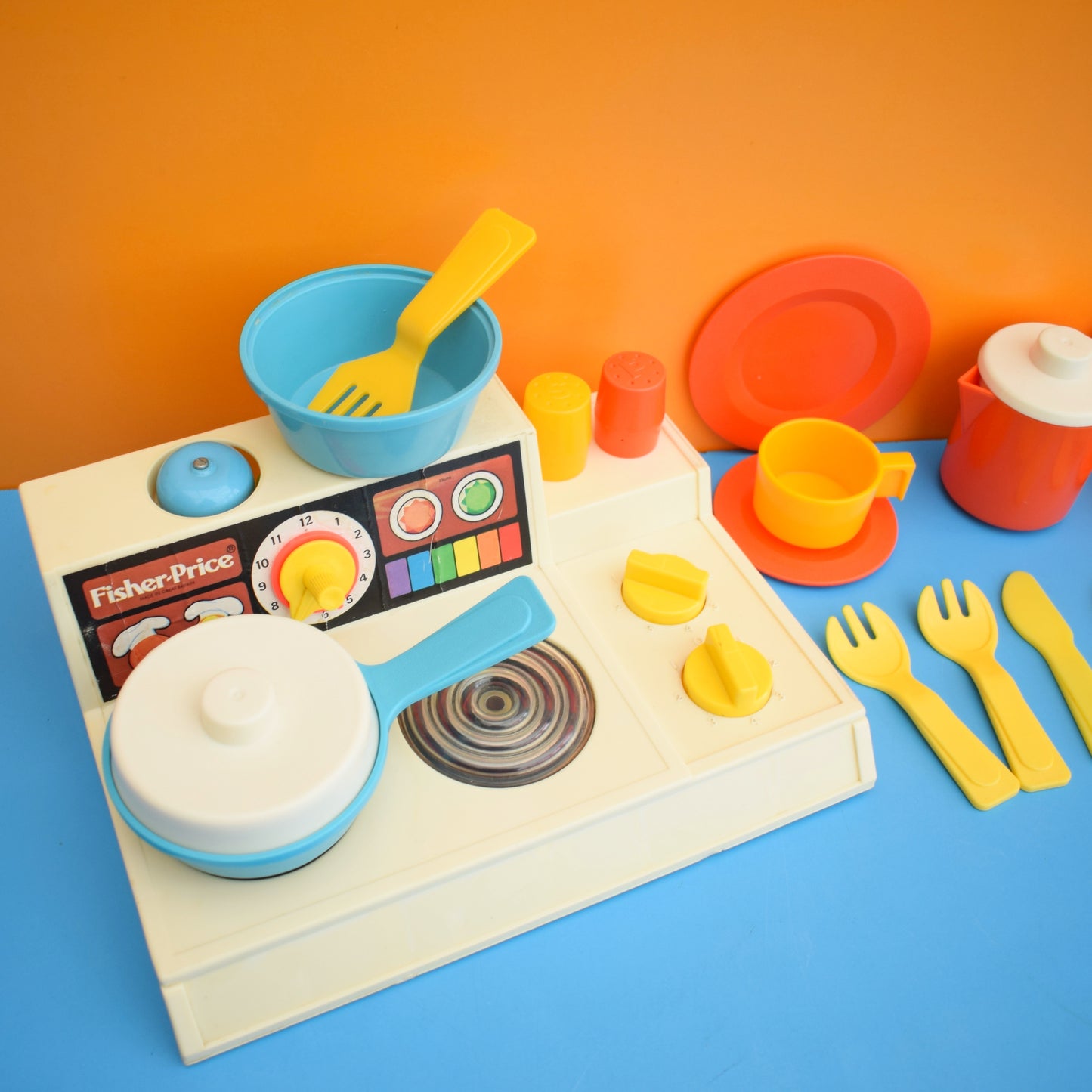 Vintage 1980s Plastic Fisher Price Cooker & Bits .