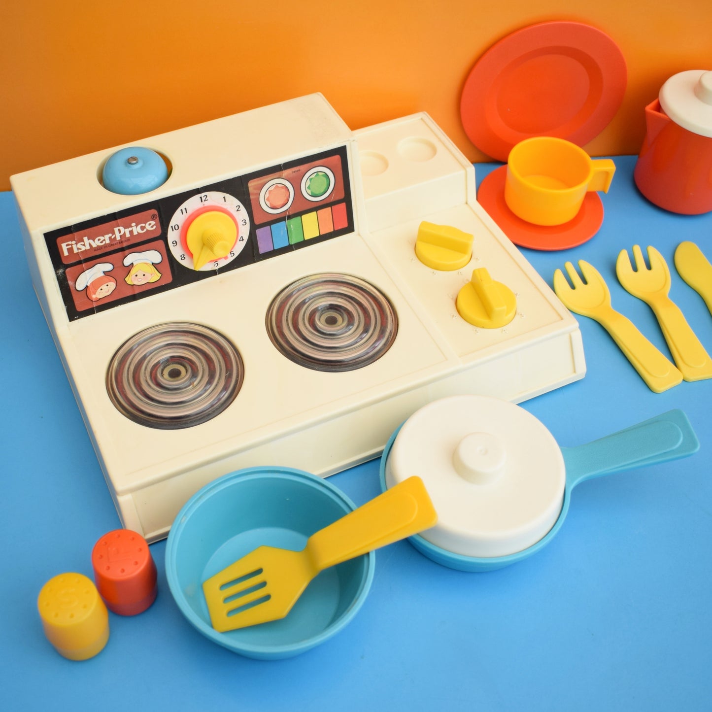 Vintage 1980s Plastic Fisher Price Cooker & Bits .