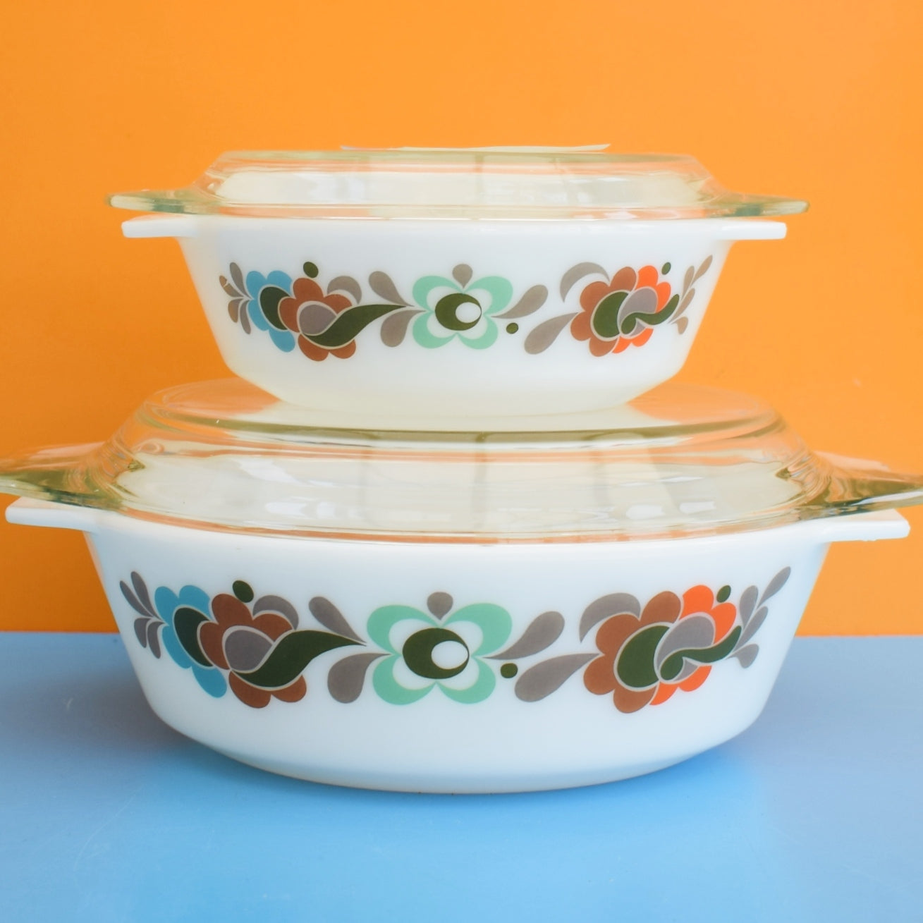 Vintage 1960s Pyrex Casseroles - Carnaby Tempo