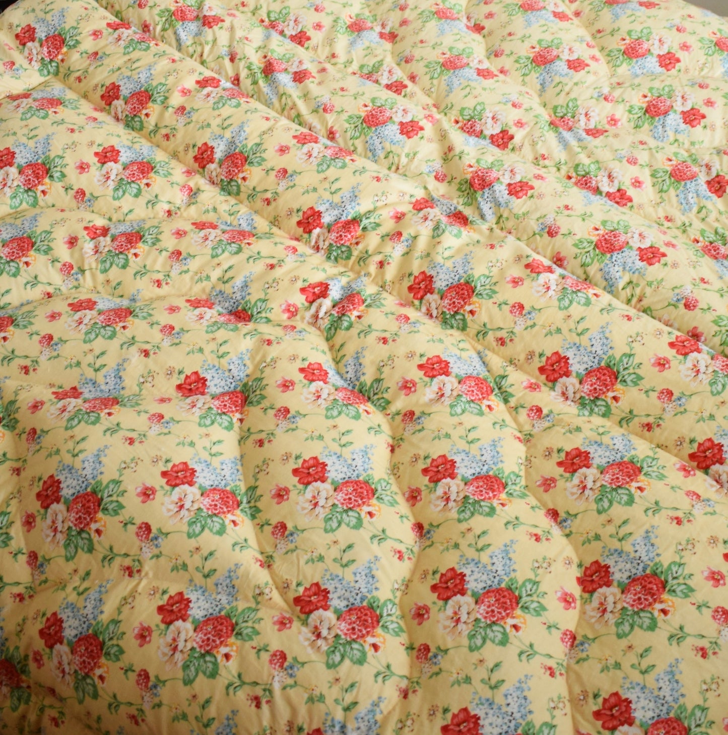 Vintage 1950s Pretty Eiderdowns Floral Pineapple Retro vintage-1950s-pretty-eiderdowns-floral-pineapple-retro