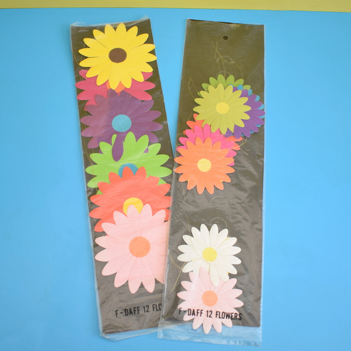 Vintage 1960s Takahashi Paper Large Dazy Flowers Gift Tags - Multi Colour
