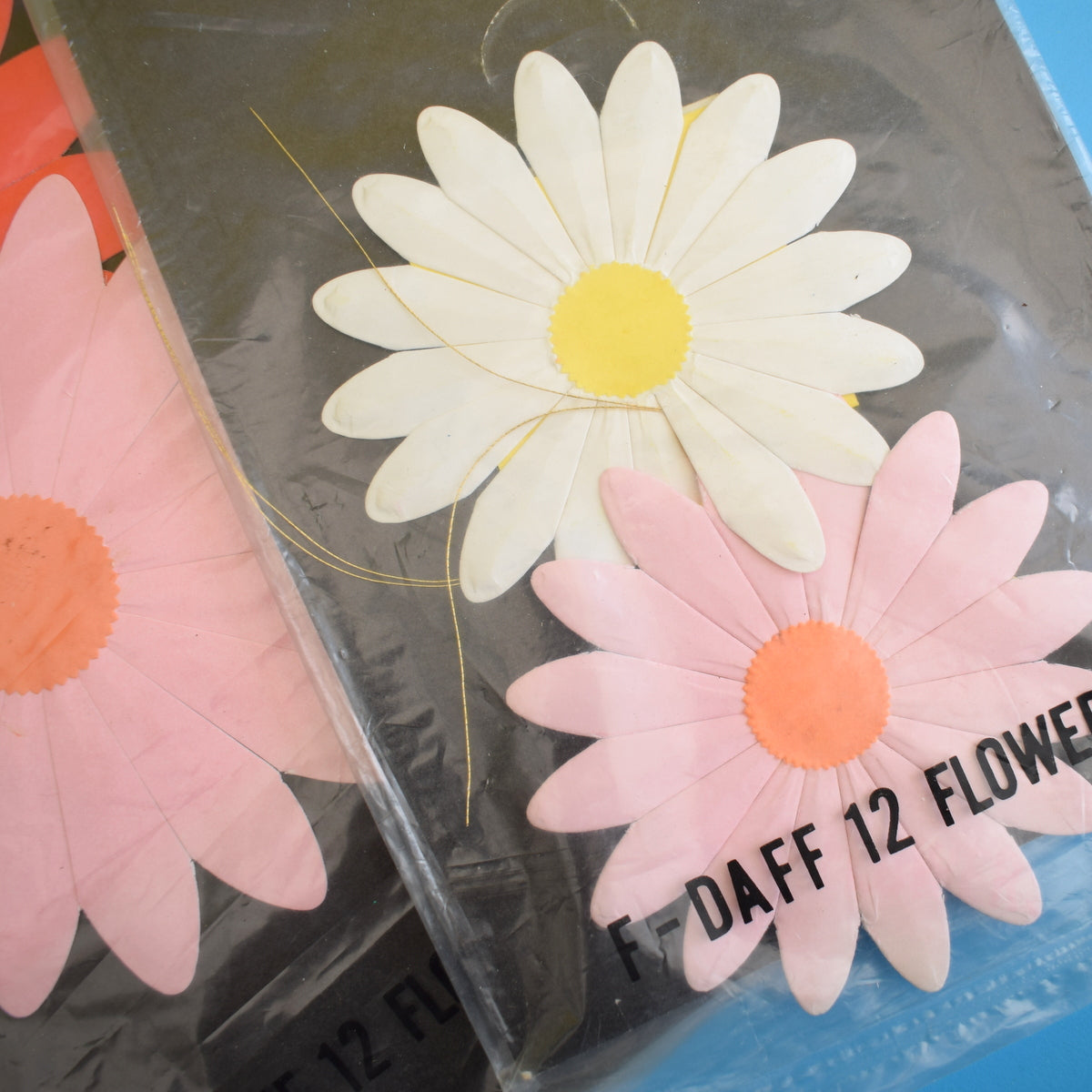 Vintage 1960s Takahashi Paper Large Dazy Flowers Gift Tags - Multi Colour