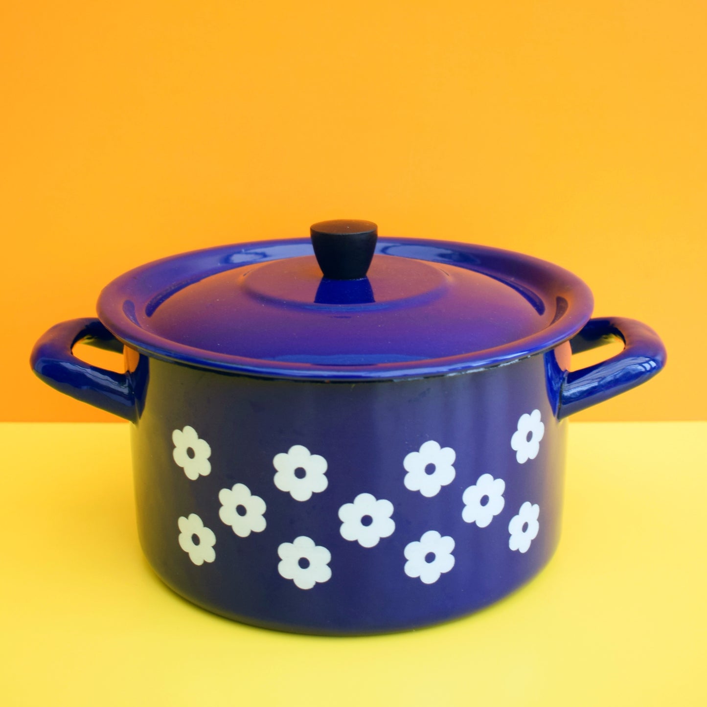 Vintage 1960s Enamel Casserole - Blue Flower Power