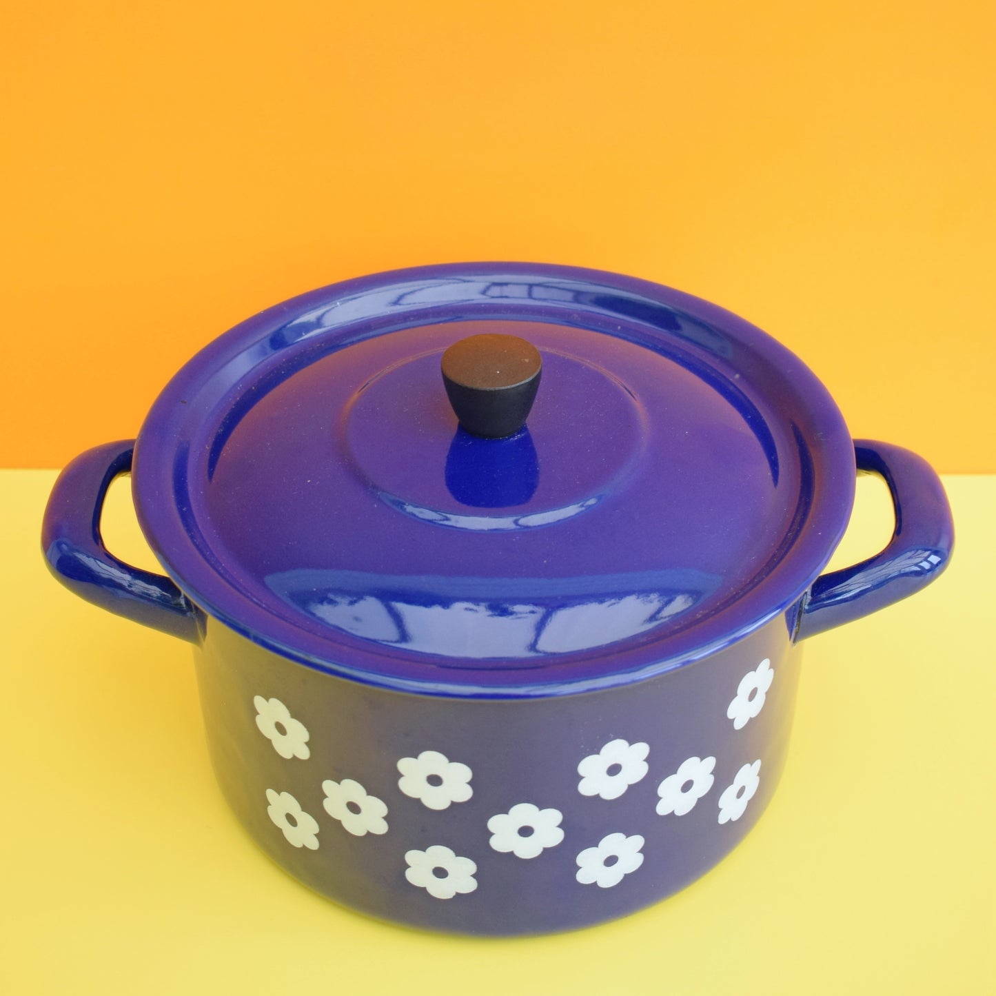 Vintage 1960s Enamel Casserole - Blue Flower Power
