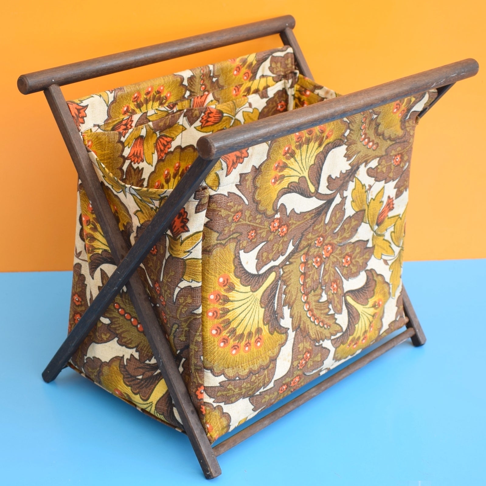 Vintage 1960s Knitting Storage / Mag Rack – Pineapple Retro