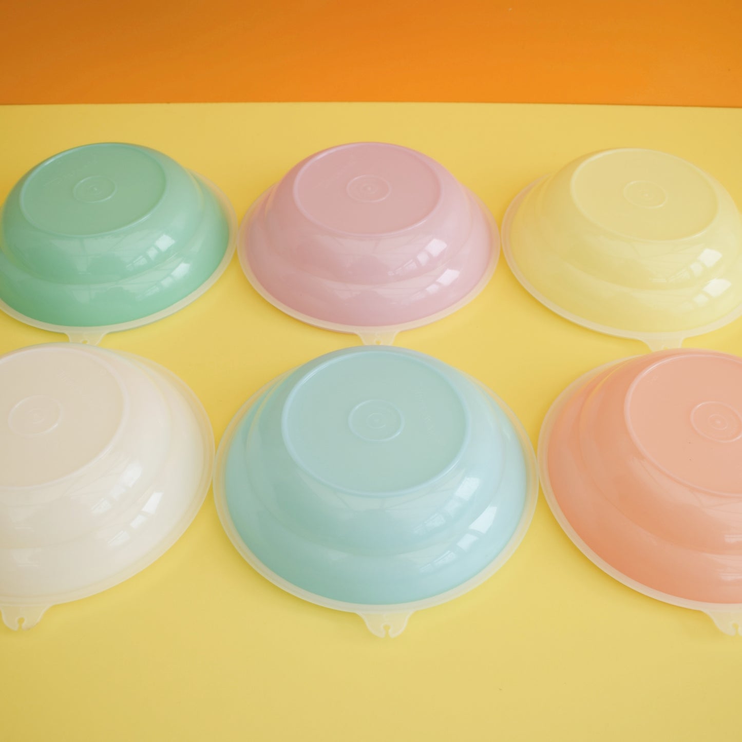 Vintage 1960s Tupperware Bowl Set - Pastel