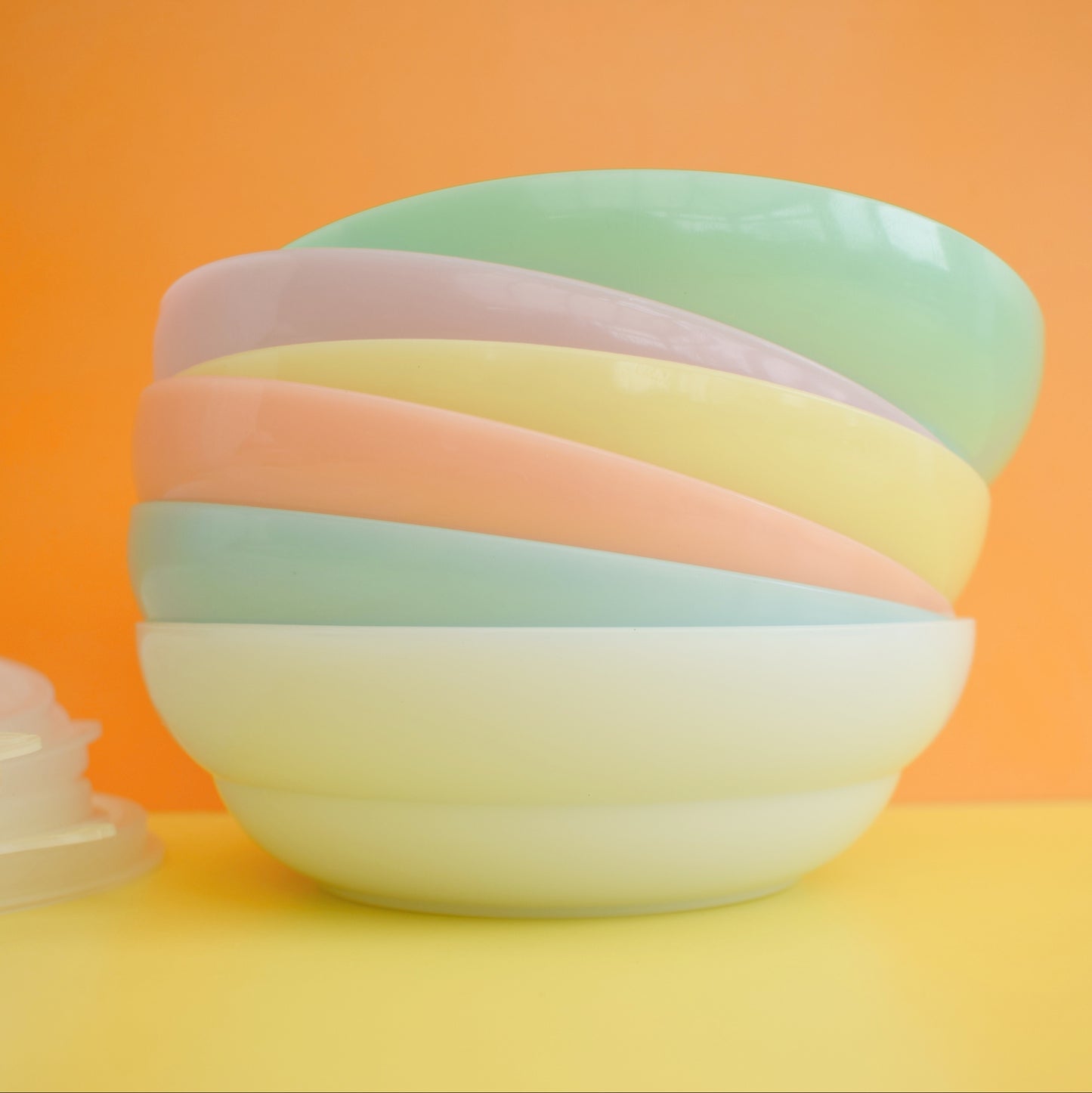 Vintage 1960s Tupperware Bowl Set - Pastel
