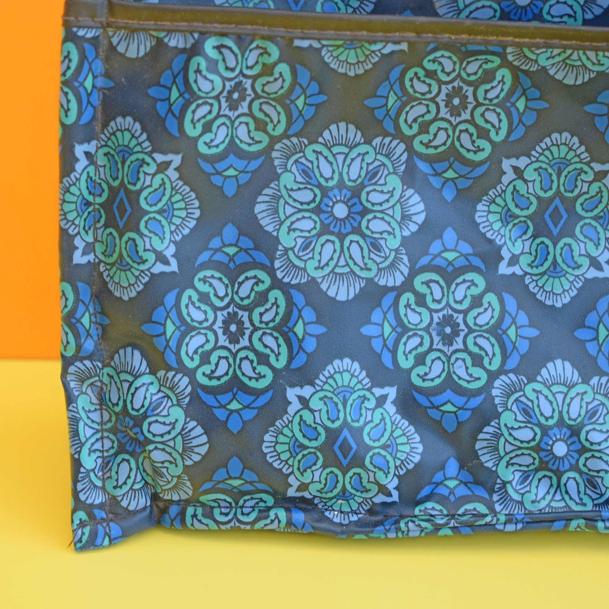Vintage 1970s Vinyl Wash Bag / Soap Dish by Pineapple Retro