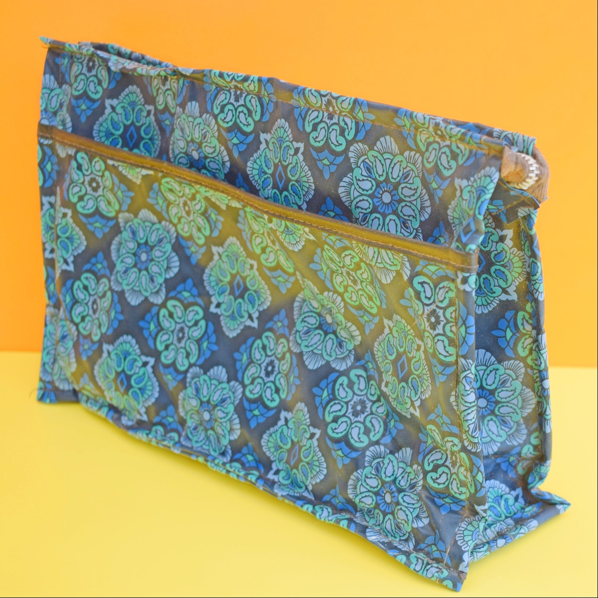 Vintage 1970s Vinyl Wash Bag / Soap Dish by Pineapple Retro