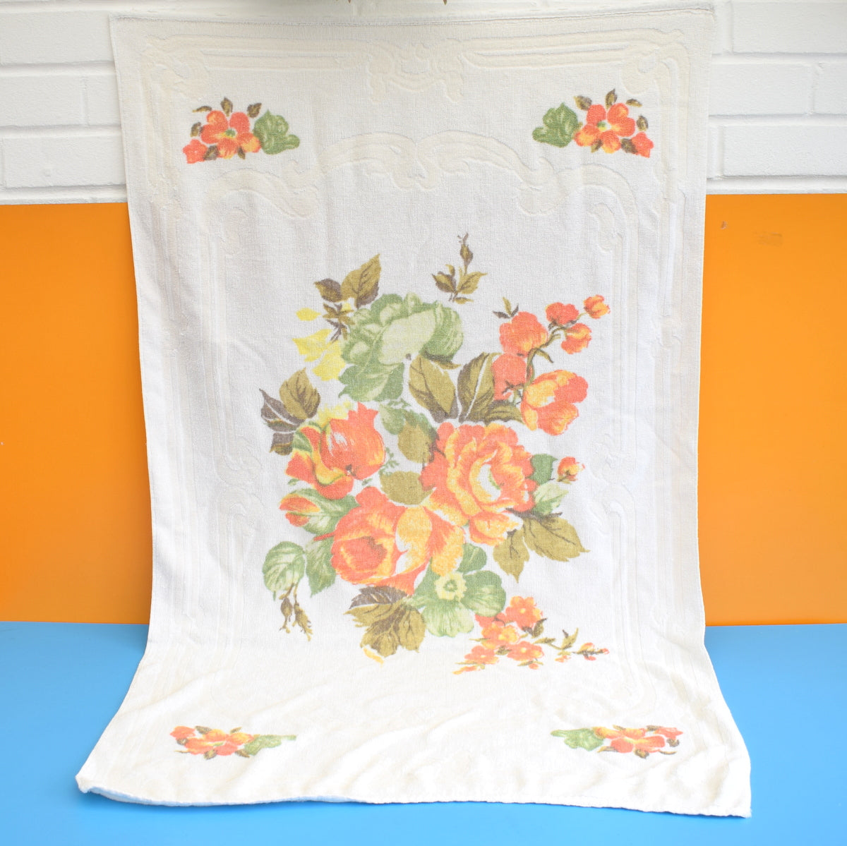 Vintage 1950s Cotton Bath Towel - Peach Flowers