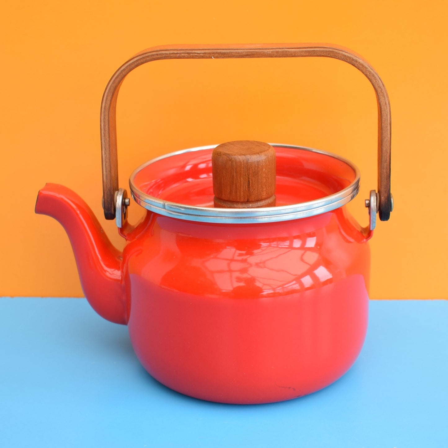 Vintage 1970s Enamel Tea Pot / Kettle - Teak / Red by Pineapple Retro