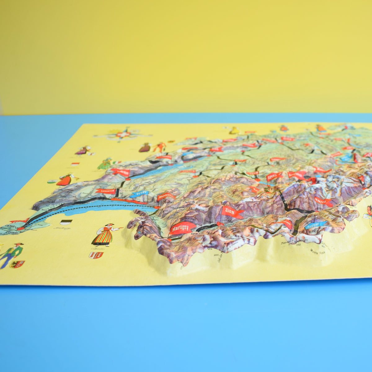 Vintage 1940s Holidays In Switzerland 3D Map - Great Graphics by Pineapple Retro
