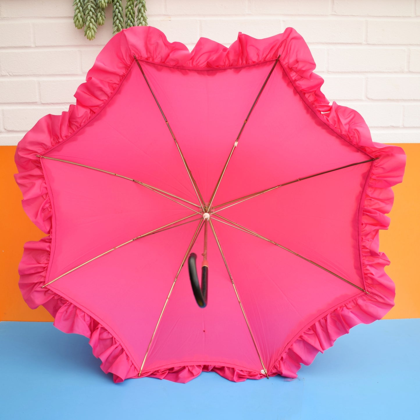 Vintage 1960s Umbrella / Parasol - Frilled - Pink
