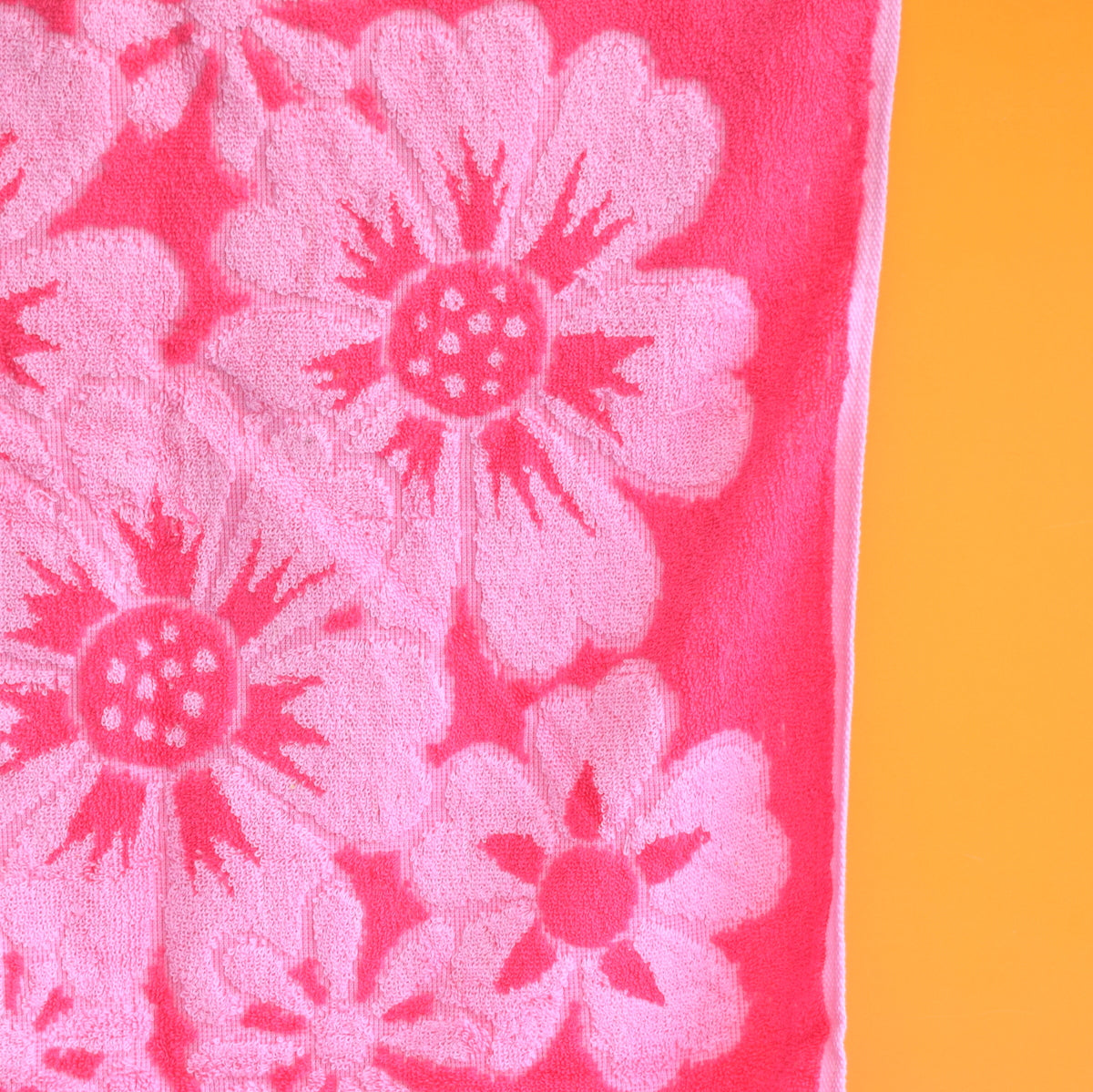 Vintage 1960s Cotton Bath Towels - Flower Power- Pink