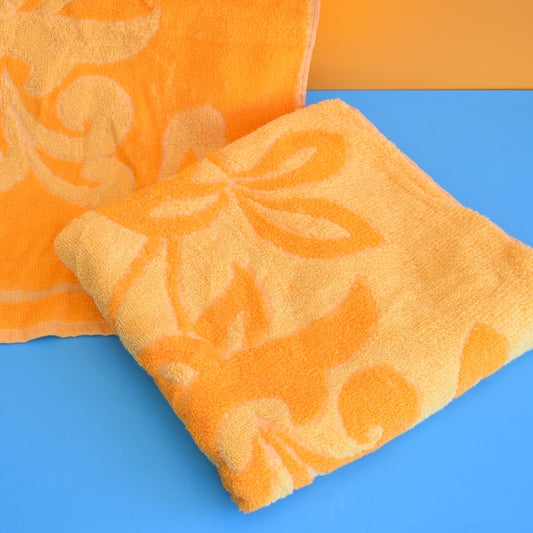Vintage 1960s Cotton Bath Towels - Flower Power- Orange . by Pineapple Retro