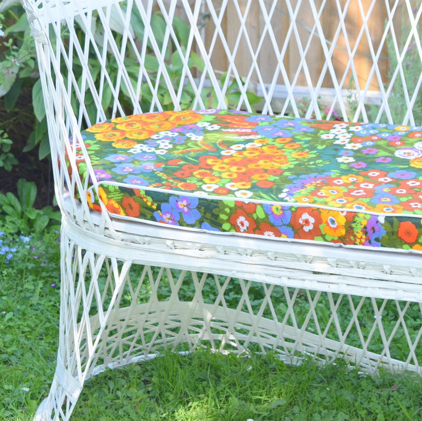 Vintage Fibreglass Strand Bench - Russell Woodard - White With Flower Power Cushion