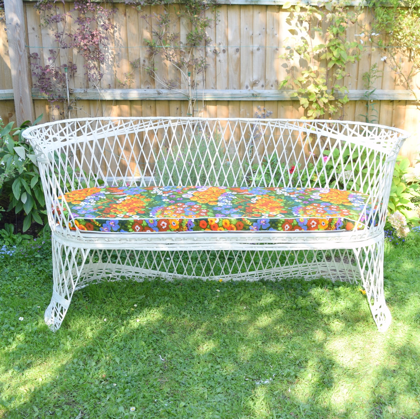 Vintage Fibreglass Strand Bench - Russell Woodard - White With Flower Power Cushion