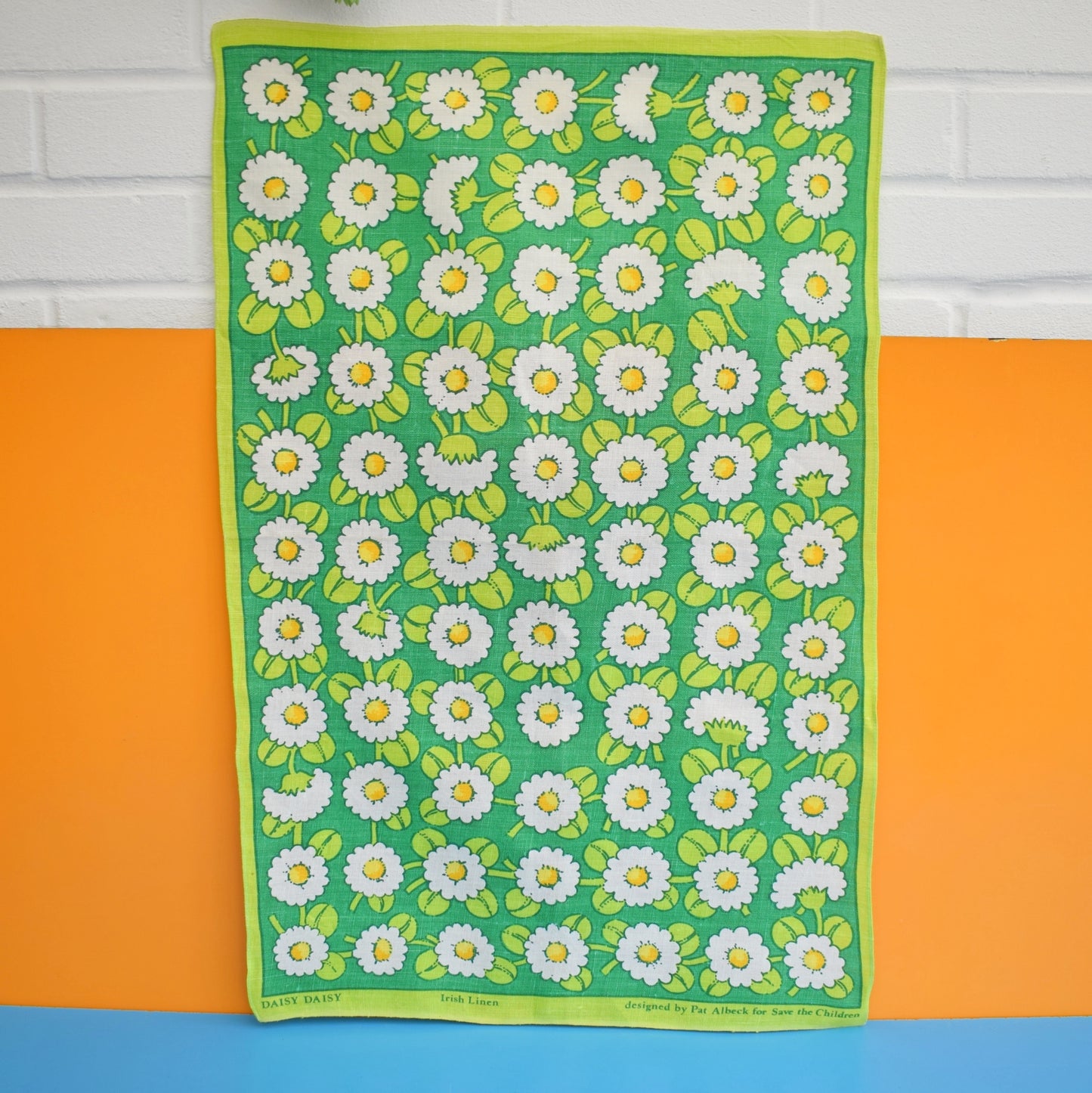 Vintage 1960s Tea Towel - Pat Albeck- Daisy