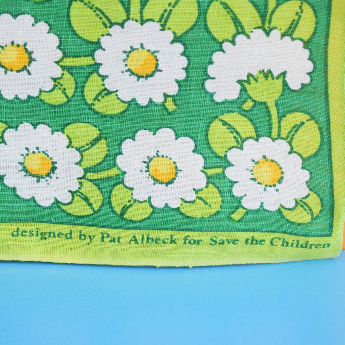 Vintage 1960s Tea Towel - Pat Albeck- Daisy