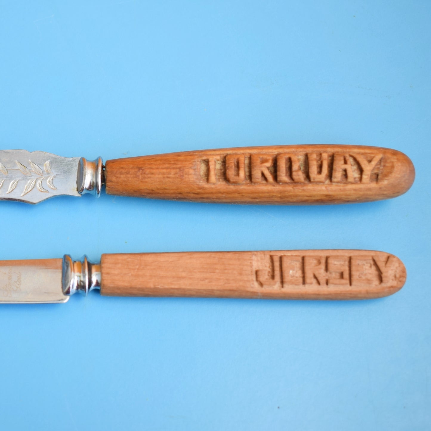 Vintage 1960s Carved Butter & Cheese Knives by Vintage