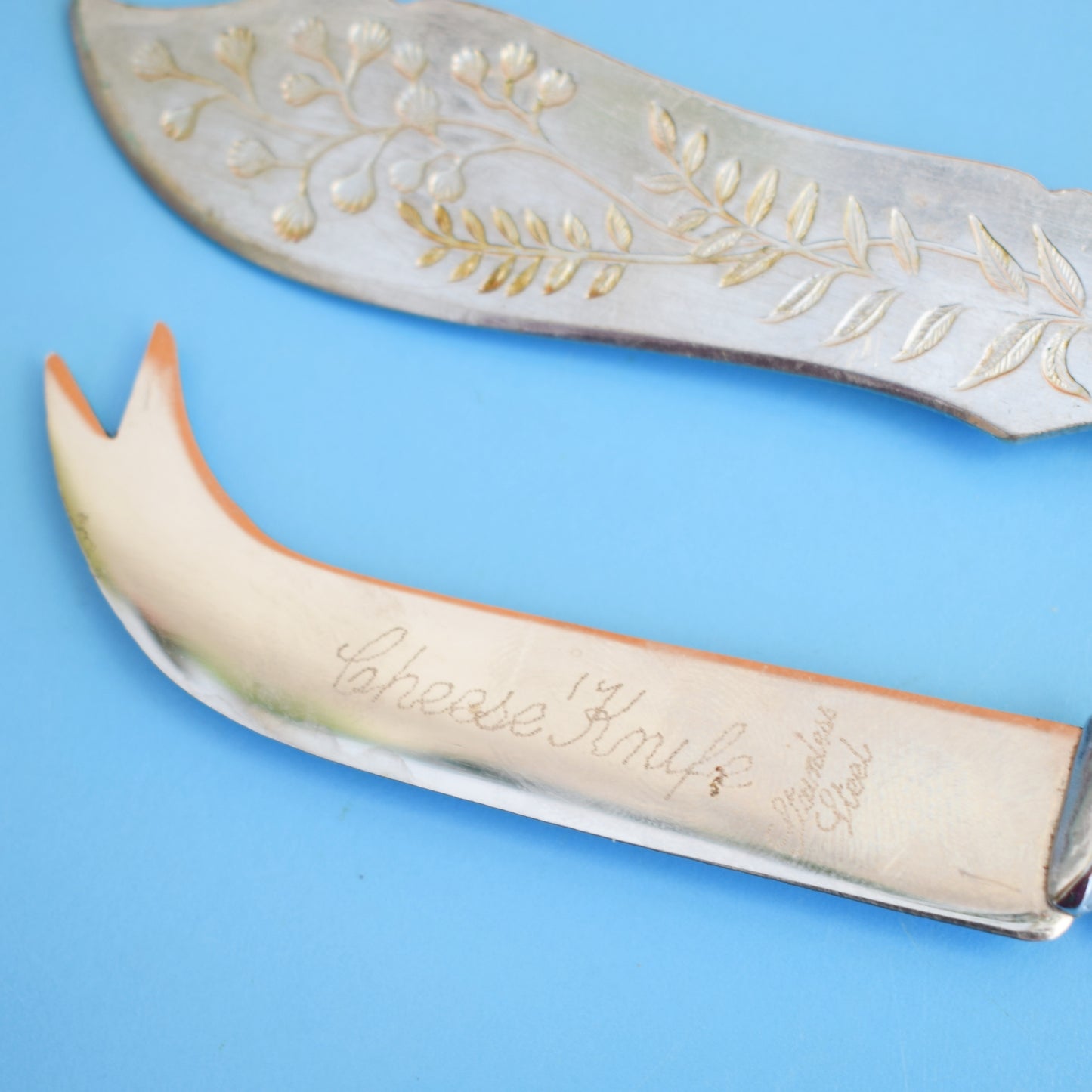 Vintage 1960s Carved Butter & Cheese Knives by Vintage