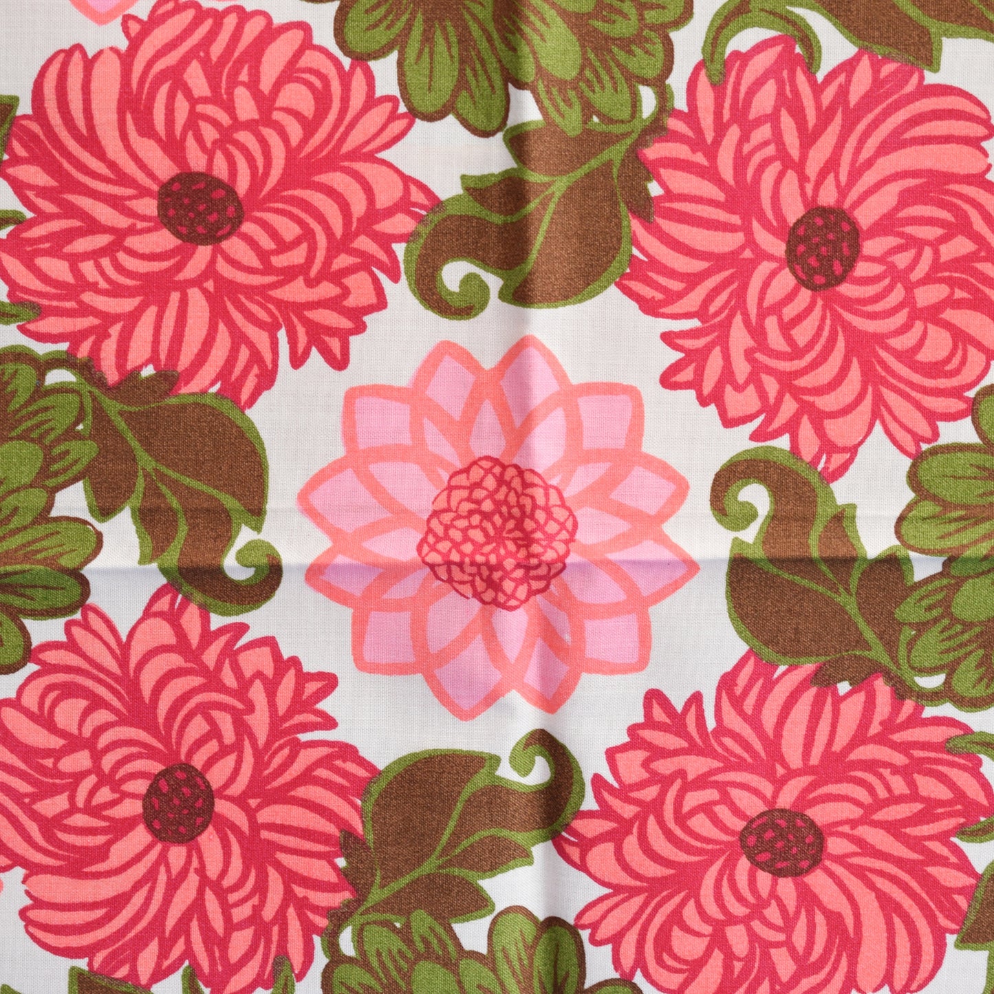 Vintage 1970s Tablecloth - Flower Power - Pinks