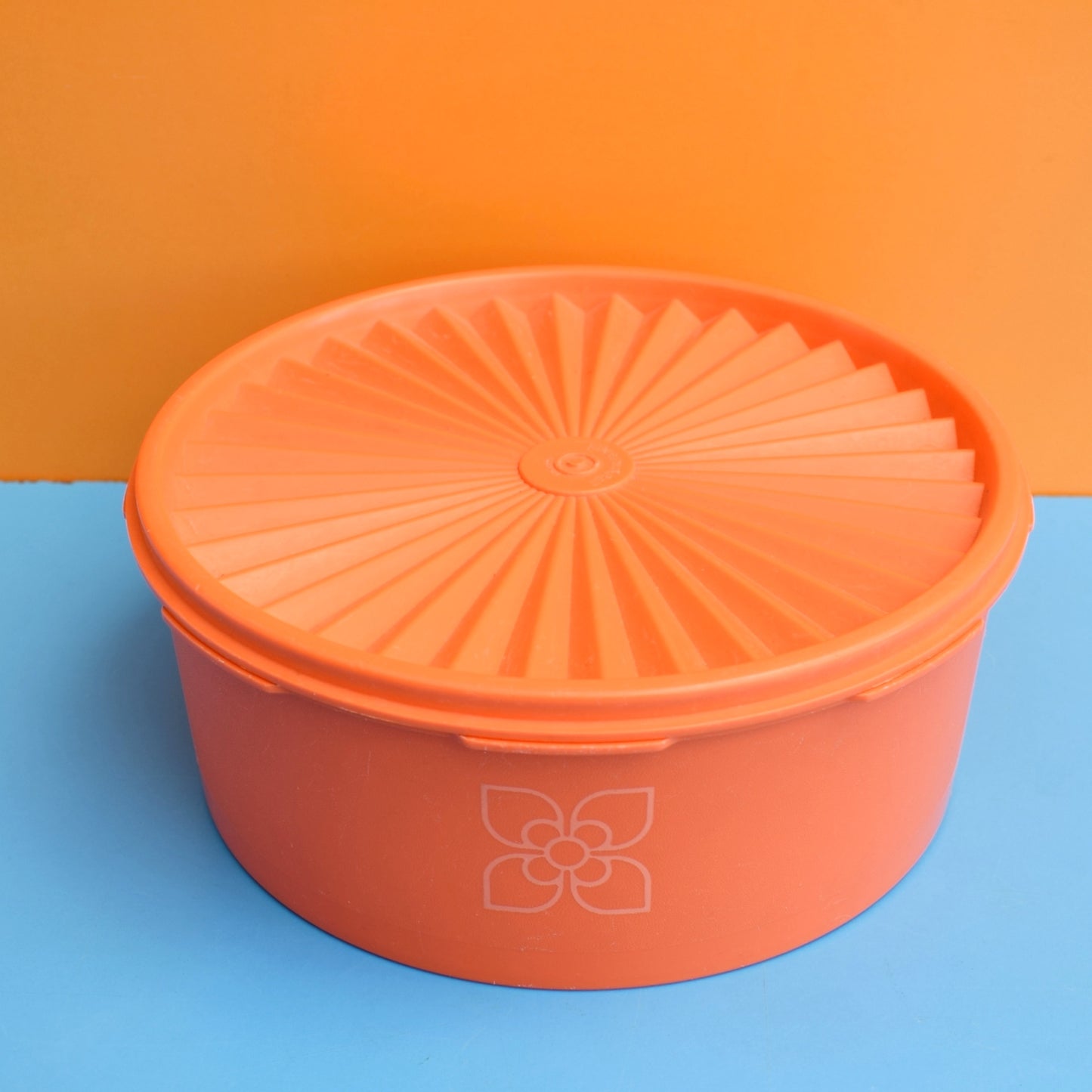Vintage 1970s Tupperware Fan Top - Orange .