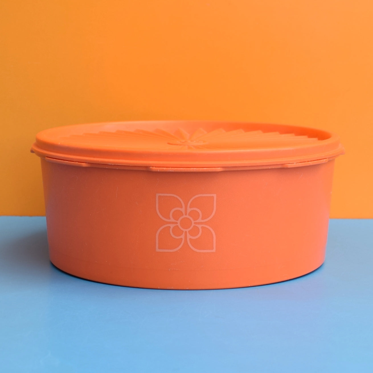 Vintage 1970s Tupperware Fan Top - Orange .